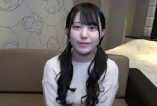 美丽的少女在网络摄像头上自慰
